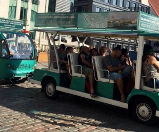 Rīgas tūrists Elektrobusiņš- ekskursija pa Vecrīgu