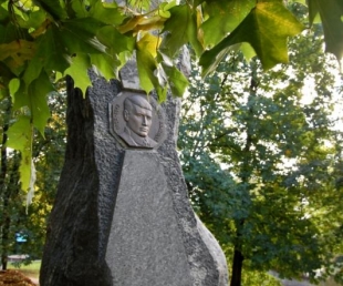 Piemineklis Ernestam Brastiņam