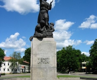 Piemineklis „Vienoti Latvijai”