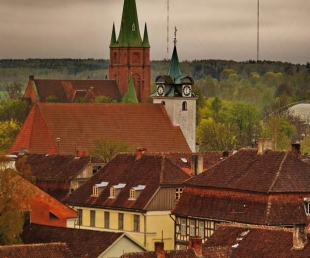 Kārniņu jumti Kuldīgas vecpilsētā