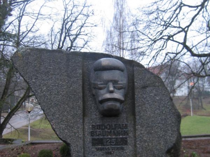 Piemineklis Rūdolfam Blaumanim