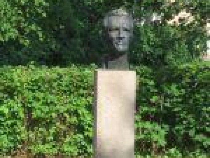 Gleznotāja Leo Svempa krūšutēls