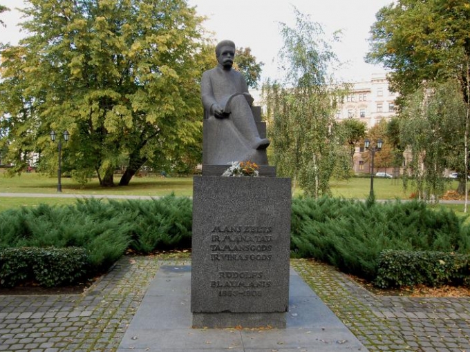 Rūdolfa Blaumaņa Piemineklis
