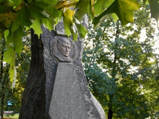 Piemineklis Ernestam Brastiņam