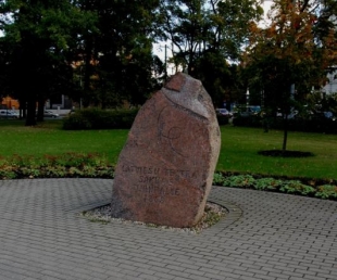 Latviešu teātra sākuma piemineklis