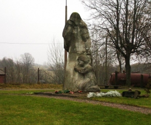 Piemineklis "Sērojošā māte"