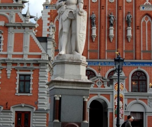 Rolanda statuja