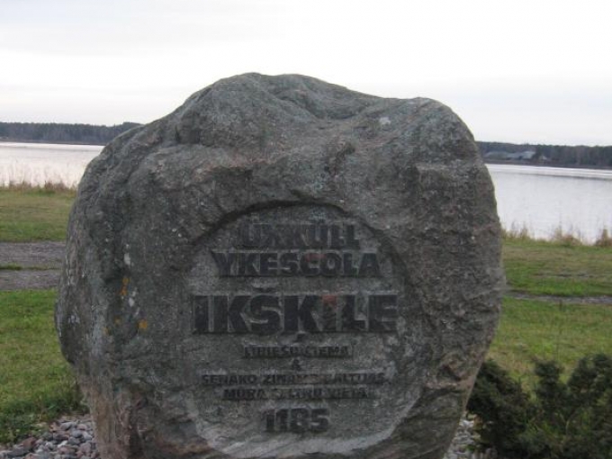 Ikšķiles piemiņas akmens