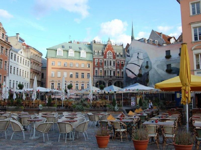 Doma laukums