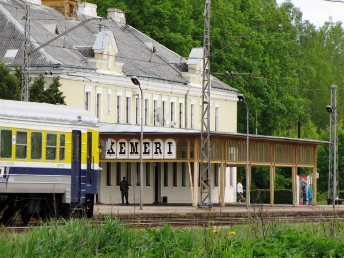 Dzelceļa stacija Ķemeri
