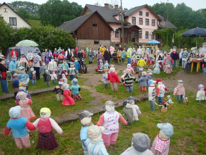 Leļļu dārzs Sabilē