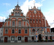 Melngalvju nams